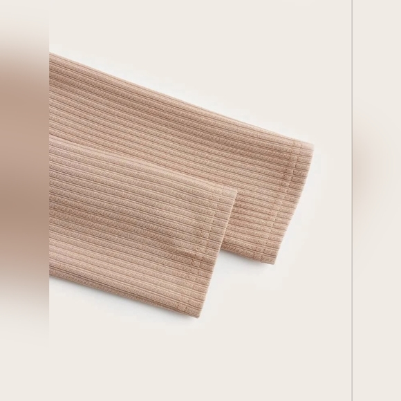 SOLD [ Romwe ]Contrast Lace Button Front Tee - Picture 4 of 8